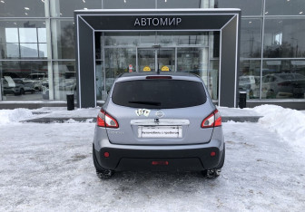 Подержанный автомобиль Nissan Qashqai 2013 года (6 фото)