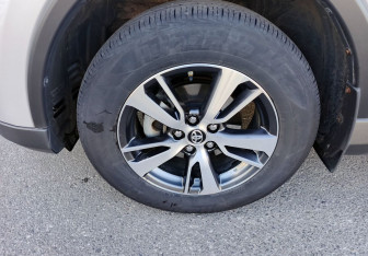 Подержанный автомобиль Toyota RAV4 2015 года (10 фото)