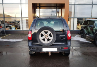 Подержанный автомобиль Chevrolet Niva 2015 года (6 фото)