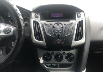 Подержанный автомобиль Ford Focus Sedan 2012 года (14 фото)