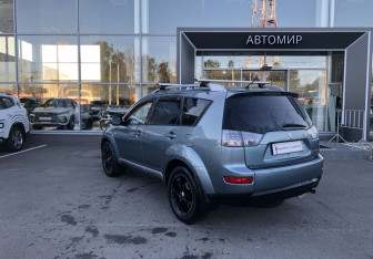 Подержанный автомобиль Mitsubishi Outlander 2007 года (5 фото)