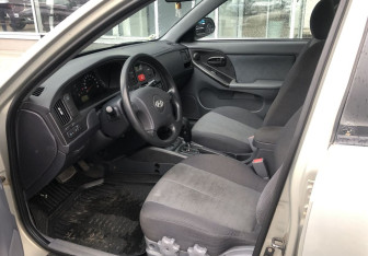 Подержанный автомобиль Hyundai Elantra Sedan 2008 года (9 фото)