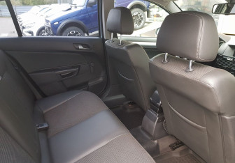 Подержанный автомобиль Opel Astra Sedan 2009 года (10 фото)