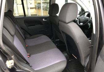 Подержанный автомобиль Ford Fusion 2008 года (11 фото)