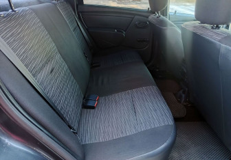 Подержанный автомобиль Renault Logan Sedan 2011 года (16 фото)