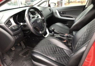 Подержанный автомобиль Kia Ceed Hatchback 2014 года (9 фото)