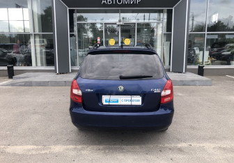 Подержанный автомобиль Skoda Fabia Wagon 2009 года (6 фото)