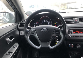 Подержанный автомобиль Kia Rio Sedan 2016 года (12 фото)