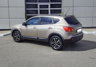 Подержанный автомобиль Nissan Qashqai 2007 года (7 фото)
