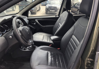 Подержанный автомобиль Renault Duster 2017 года (9 фото)