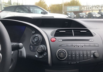 Подержанный автомобиль Honda Civic Hatchback 2008 года (14 фото)