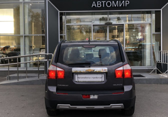Подержанный автомобиль Chevrolet Orlando 2013 года (6 фото)