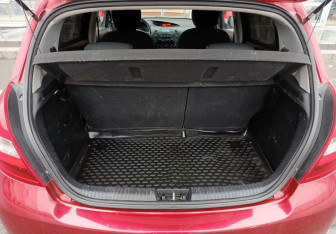 Подержанный автомобиль Hyundai i20 2009 года (12 фото)