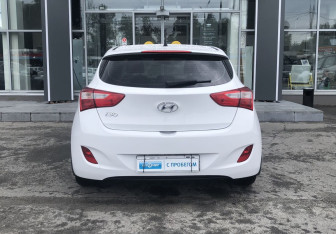 Подержанный автомобиль Hyundai i30 Hatchback 2015 года (6 фото)