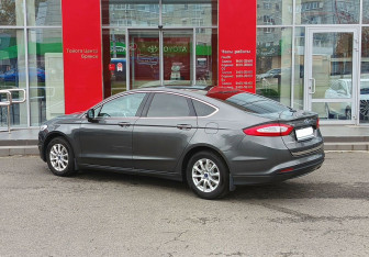 Подержанный автомобиль Ford Mondeo Sedan 2016 года (7 фото)