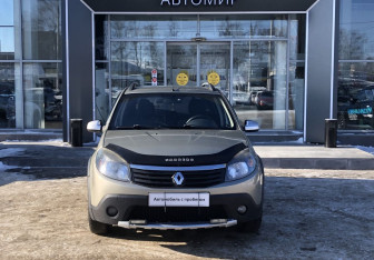 Подержанный автомобиль Renault Sandero 2011 года (2 фото)