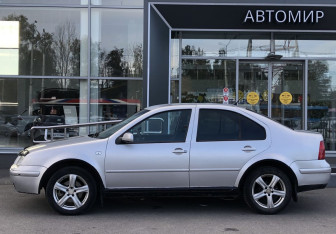 Подержанный автомобиль Volkswagen Bora Sedan 1998 года (8 фото)