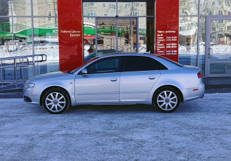 Подержанный автомобиль Audi A4 Sedan 2004 года (8 фото)