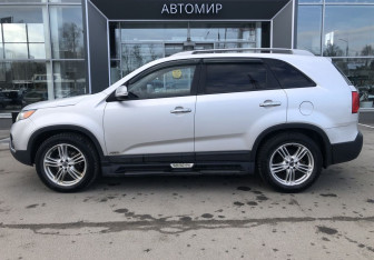 Подержанный автомобиль Kia Sorento 2011 года (8 фото)