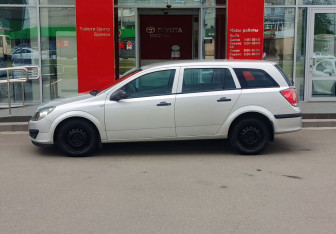 Подержанный автомобиль Opel Astra Wagon 2004 года (8 фото)