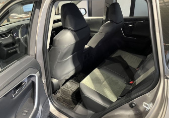Новый Toyota RAV4 2025 (9 фото)
