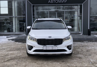 Подержанный автомобиль Kia Carnival 2019 года (2 фото)