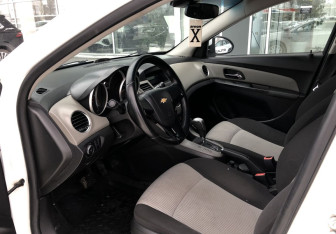 Подержанный автомобиль Chevrolet Cruze Sedan 2011 года (9 фото)