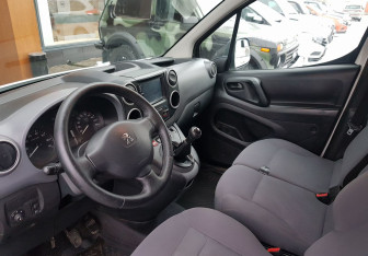 Подержанный автомобиль Peugeot Partner 2013 года (10 фото)