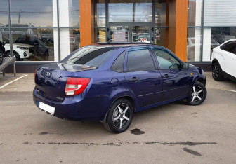 Подержанный автомобиль LADA (ВАЗ) Granta Sedan 2013 года (5 фото)