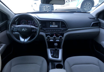 Подержанный автомобиль Hyundai Elantra Sedan 2018 года (10 фото)