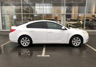 Подержанный автомобиль Opel Insignia Liftback 2010 года (8 фото)