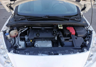 Подержанный автомобиль Peugeot 408 2014 года (11 фото)