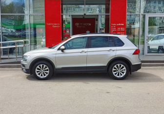 Подержанный автомобиль Volkswagen Tiguan 2019 года (8 фото)
