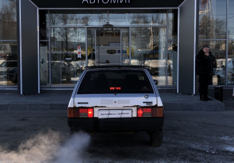 Подержанный автомобиль LADA (ВАЗ) 2109 Hatchback 2003 года (6 фото)