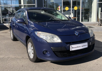 Подержанный автомобиль Renault Megane Hatchback 2010 года (3 фото)