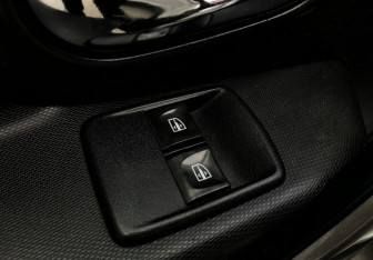 Подержанный автомобиль Renault Sandero 2014 года (13 фото)