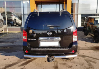 Подержанный автомобиль Nissan Pathfinder 2013 года (6 фото)