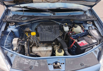 Подержанный автомобиль Renault Sandero 2012 года (11 фото)