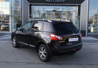 Подержанный автомобиль Nissan Qashqai 2011 года (7 фото)