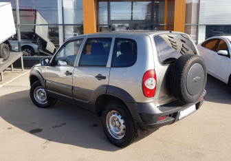 Подержанный автомобиль Chevrolet Niva 2015 года (7 фото)