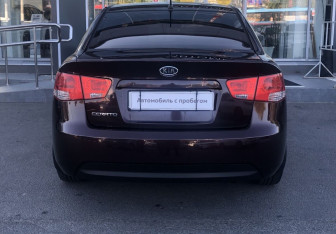 Подержанный автомобиль Kia Cerato Sedan 2011 года (6 фото)