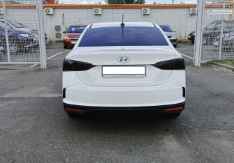 Подержанный автомобиль Hyundai Solaris Sedan 2022 года (6 фото)