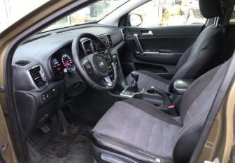 Подержанный автомобиль Kia Sportage 2016 года (10 фото)