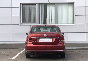 Подержанный автомобиль Volkswagen Polo Sedan 2015 года (6 фото)