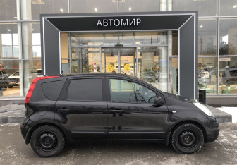 Подержанный автомобиль Nissan Note 2007 года (4 фото)