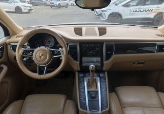 Подержанный автомобиль Porsche Macan 2015 года (10 фото)