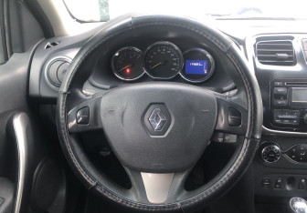 Подержанный автомобиль Renault Logan Sedan 2016 года (12 фото)