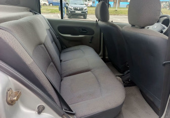 Подержанный автомобиль Renault Symbol 2005 года (16 фото)