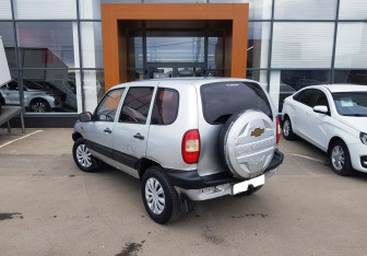Подержанный автомобиль Chevrolet Niva 2007 года (7 фото)
