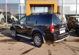 Подержанный автомобиль Nissan Pathfinder 2013 года (7 фото)